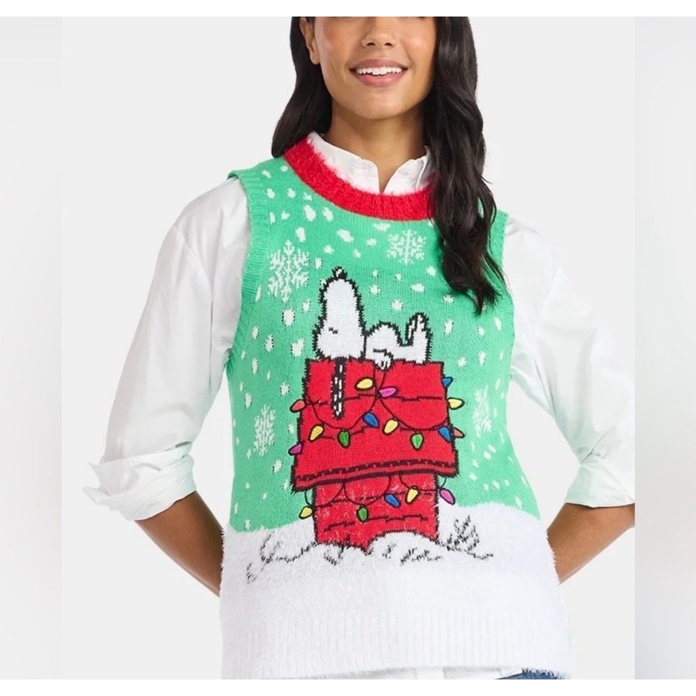 Peanuts Snoopy Christmas Sweater Vest Green Red Doghouse Holiday Small NEW
